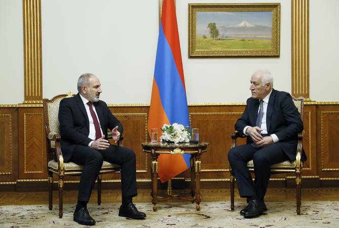 Այս բարդ ժամանակներում պետք է մենք պատրաստ լինենք անակնկալների. ՀՀ նախագահը՝ վարչապետի հետ հանդիպմանը