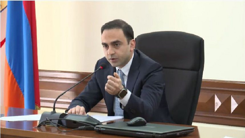 Պարոն Երիցյան, Դուք իրավական հանձնաժողովի 7 նիստից 6-ը բացակայել եք.Ավինյանը՝ ավագանու անդամին մանդատից զրկելու մասին