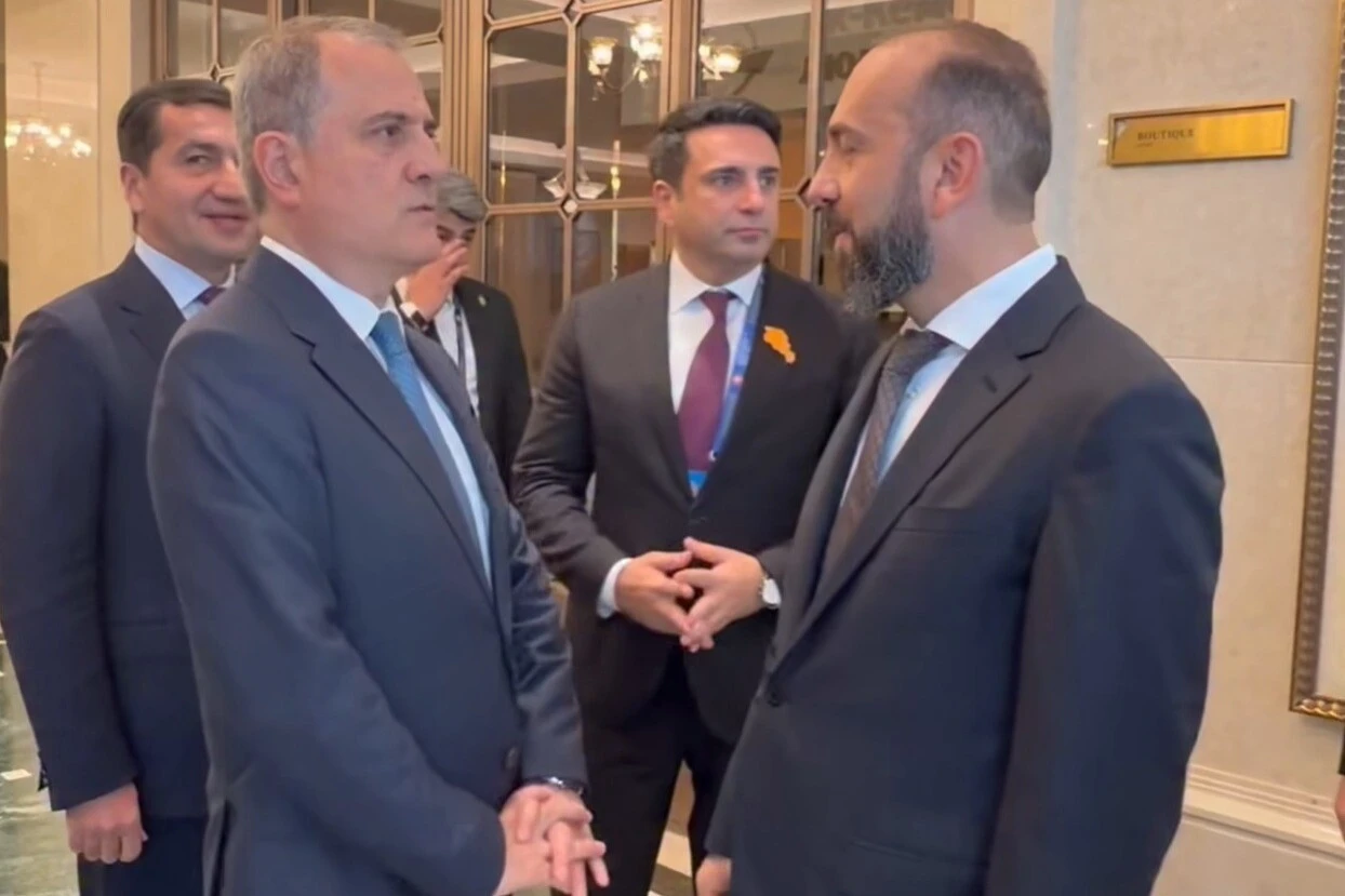 Արարատ Միրզոյանը Բիշքեկում կարճատև շփում է ունեցել Ջեյհուն Բայրամովի հետ