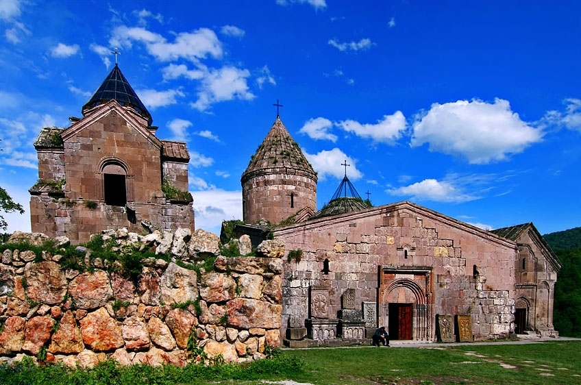 Գոշավանքի գավիթից գողացել են արծաթյա զարդեր և մոտ 30.000-ի մանրադրամ