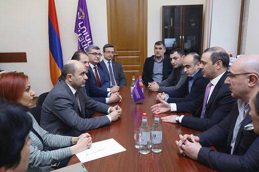  «Լուսավոր Հայաստանը» հանդիպել է ԱԽ քարտուղարի հետ 