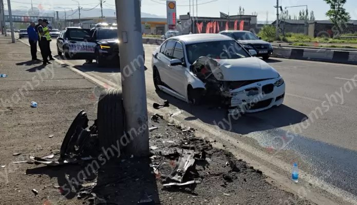 Ուկրաինայի քաղաքացին «BMW»-ով բախվել է երկաթե էլեկտրասյանը. նա եղել է խմածության ամենաբարձր աստիճանի