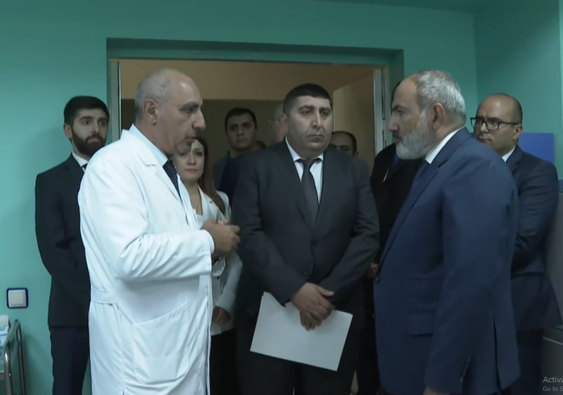 Ստենդավորվելու համար մարդը Գյումրիից Երևան չի հասնի․ Փաշինյանն այցելել է Գյումրիի բժշկական կենտրոն