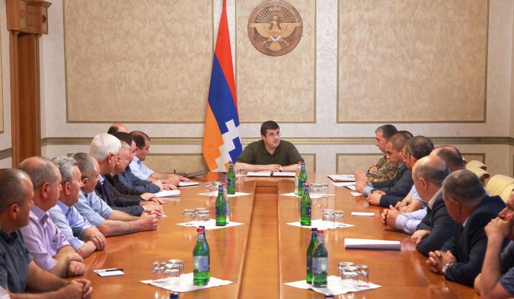 ԱՀ նախագահի մոտ քննարկվել են զորացրված և պահեստազոր անցած սպաների սոցիալական խնդիրները
