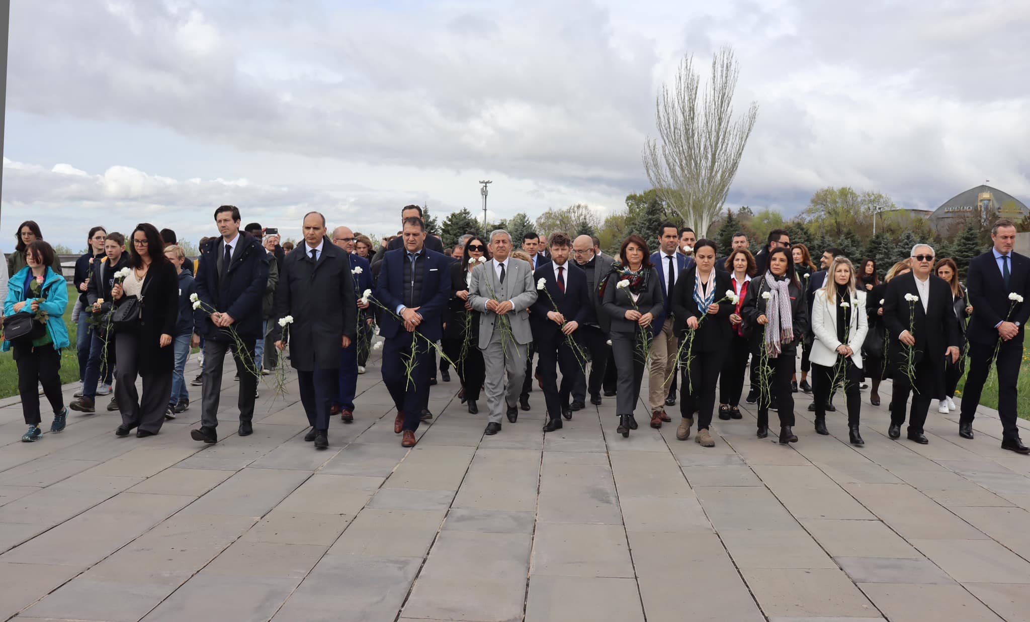 Ֆրանսիայի Բուշ-Դյու-Ռոն դեպարտամենտի և Էքս-Մարսել-Պրովանս մետրոպոլի նախագահն այցելել է Հայոց ցեղասպանության հուշահամալիր