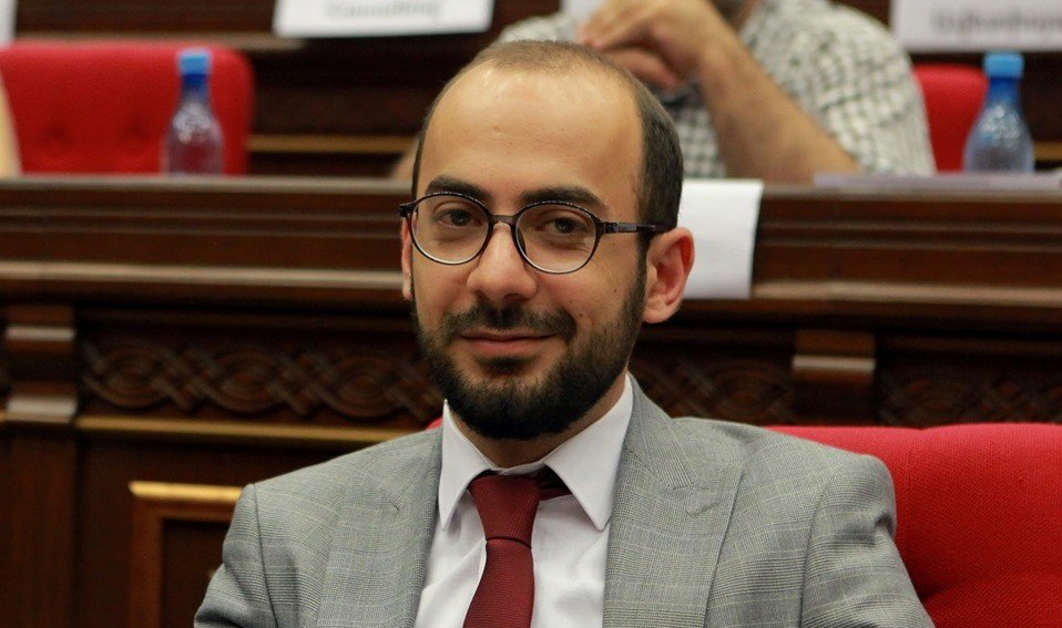 «Ինչպես անցկացրեցի ամառային արձակուրդները». Հովհաննիսյանը՝ ԱԺ-ում ընդդիմադիրների ելույթների մասին
