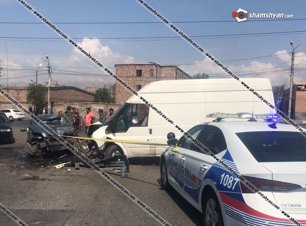 Երևանում բախվել են Ford Transit-ն ու Opel-ը. կան վիրավորներ