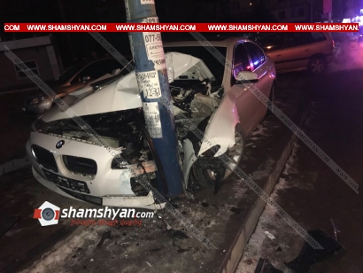 Երևանում բախվել են 26-ամյա վարորդի BMW-ն ու 21-ամյա վարորդի Mercedes-ը. BMW-ն էլ բախվել է էլեկտրասյանը