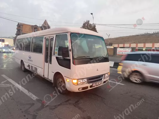Ավտովթար Երևանում. Իսակովի պողոտայում բախվել են «Lexus»-ը, «Toyota»-ն և «Զվարթնոց» օդանավակայանի հաշվեկշռում հաշվառված ավտոբուսը
