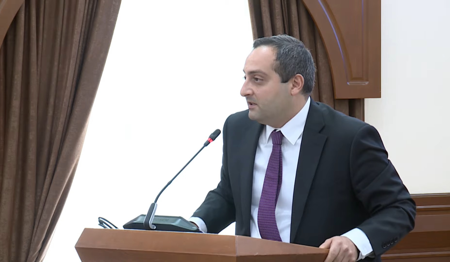 Դեռ կան մարդիկ, որոնք չեն հավատում, որ կաշառք չի կարելի վերցնել. Երևանի փոխքաղաքապետը՝ 2 պաշտոնյայի ձերբակալության մասին