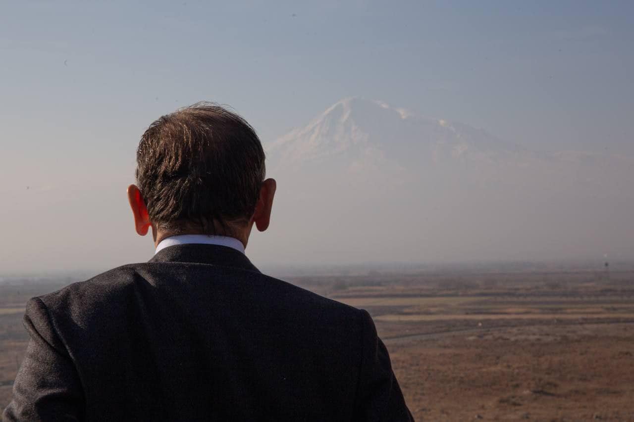 Ֆրանսիայի նախագահի թեկնածուն այցելել է հայ-թուրքական սահման (լուսանկարներ)