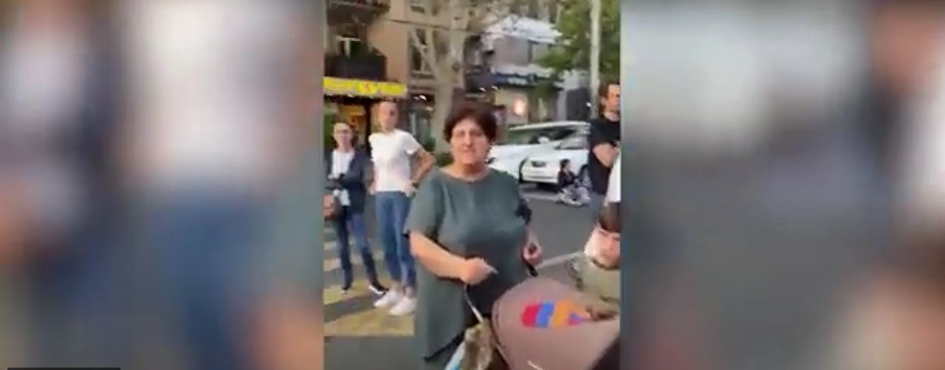 Երևանում մայրերն ու երեխաները ճանապարհներ են փակել՝ իրականացնելով իրազեկման ակցիաներ