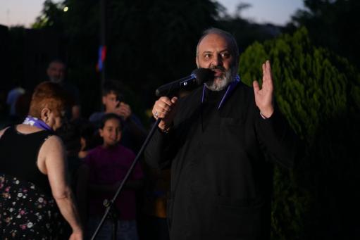 Կեցցե այն Հայաստանը, որը վաղն է գալու, անկախությունը, պատիվը պահելու Հայաստանը