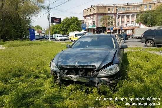 Բախվել են Ուրուգվայի դեսպանատան հաշվեկշռին գրանցված «Mercedes S 500» և «ՎԱԶ-2106» ավտոմեքենաները․ կա տուժած