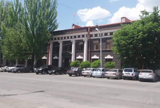 Շիրակի մարզպետարանի աշխատակիցները հրաժարվում են պարգևավճարներից