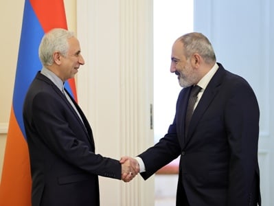 Премьер-министр Пашинян провел прощальную встречу с послом Ирана в Армении
