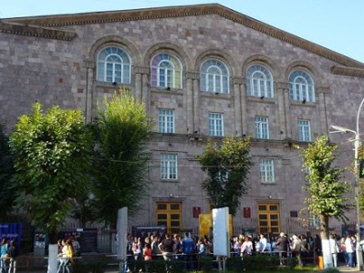 Վանաձորի Պետական համալսարանի աշխատակիցները պահանջում են վարչապետի և կառավարության հրաժարականը