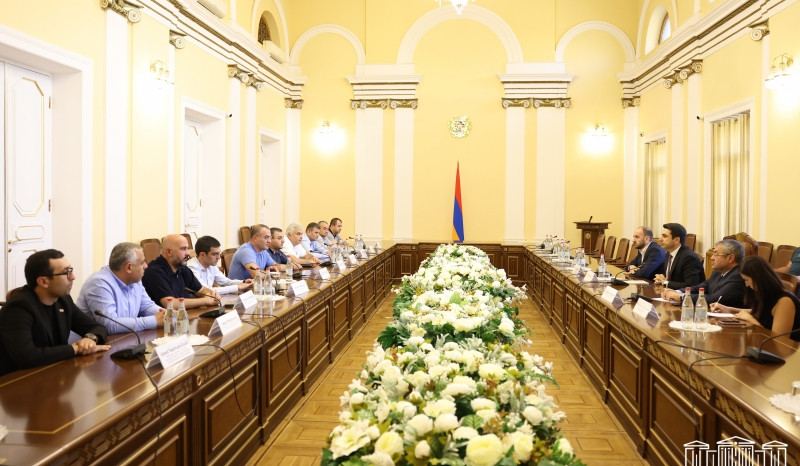 Ալեն Սիմոնյանն ընդունել է Արցախի ԱԺ պատգամավորների պատվիրակությանը