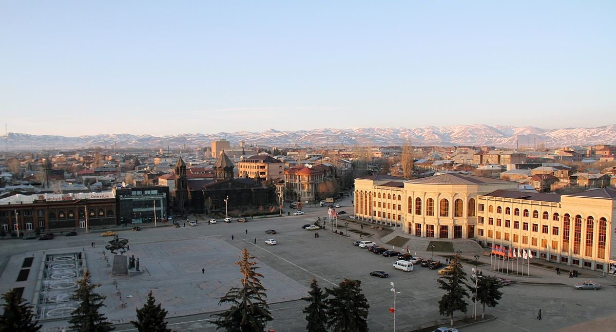 Նորոգվում է Գյումրու Վարդանանց հրապարակը