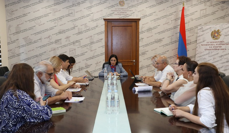 ԿԳՄՍ նախարարն ընդունել է ոչ պետական դպրոցների տնօրեններին. ինչ հարցեր են քննարկվել