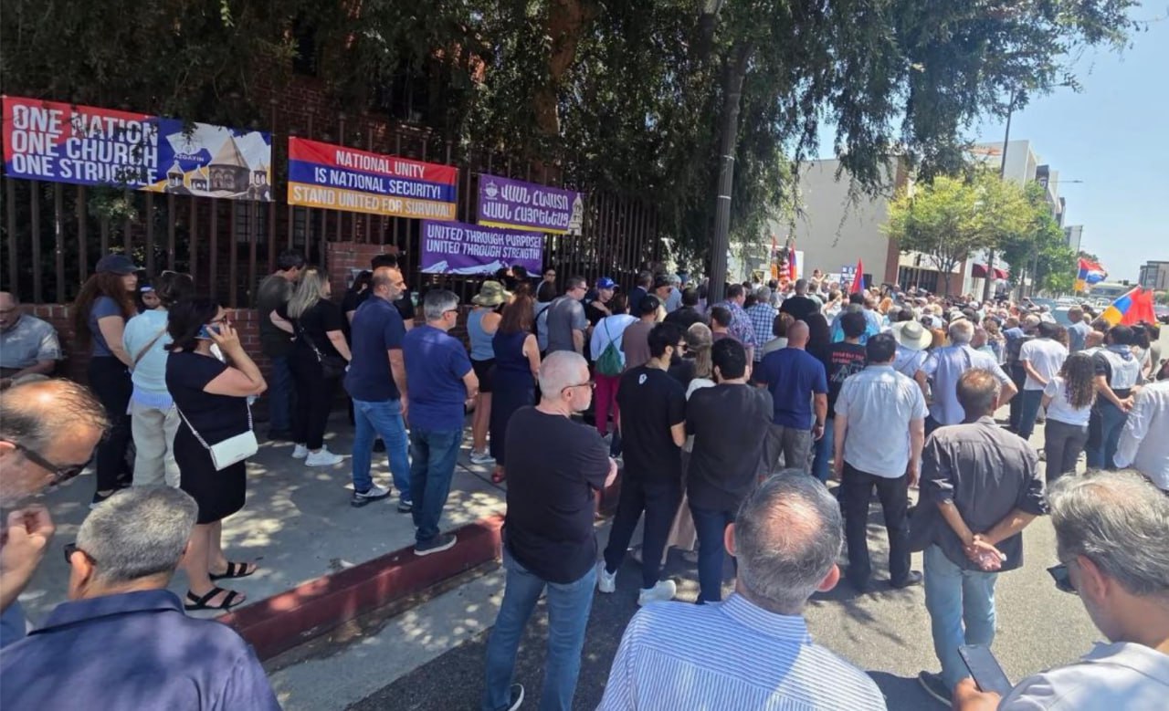 Գլենդելում բողոքի ցույց՝ ի պաշտպանություն Հայ Առաքելական Սուրբ եկեղեցու և Սամվել Կարապետյանի