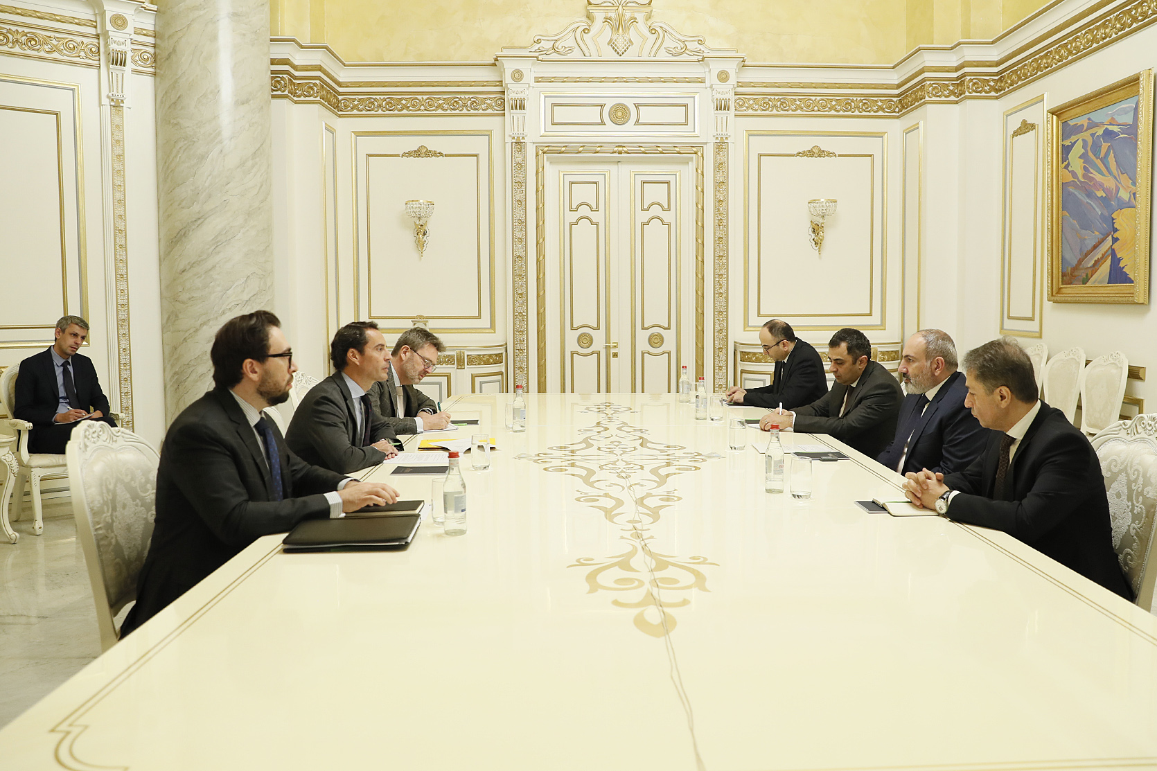 Премьер-министр Пашинян принял специального представителя генерального секретаря НАТО по Кавказу и странам Центральной