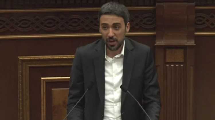 Անդրանիկ Քոչարյանն այս ամբիոնից չի ուզում ասել, որ Ռոբերտ Քոչարյանը լինելով փաստացի Արցախի ղեկավար մասնակցում էր Շուշիի ազատագրման օպերացիային․ Վարդևանյան