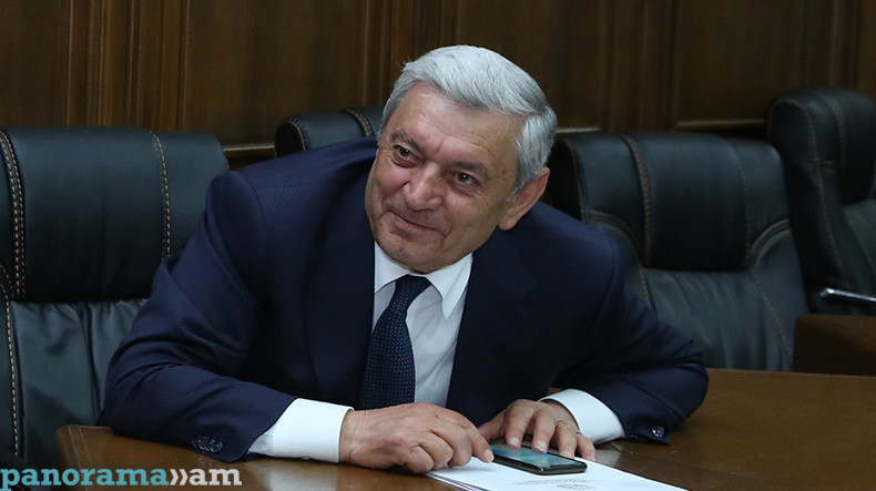 Էստեղ շոգ է, թող մի քիչ թուլացնեն էլի ջեռուցումը. Ցոլակյանի առաջարկից ներկաները սկսեցին ծիծաղել