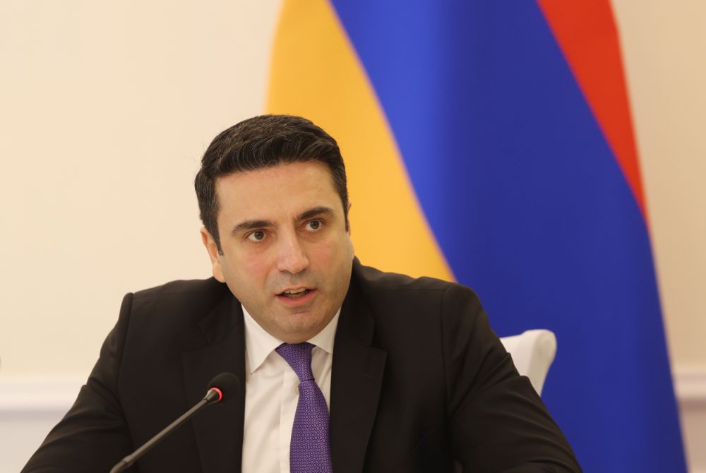 ՀՀ ԱԺ նախագահը հանդիպել է միջազգային հեղինակավոր լրատվամիջոցների ներկայացուցիչների եւ օտարերկրյա փորձագետների հետ