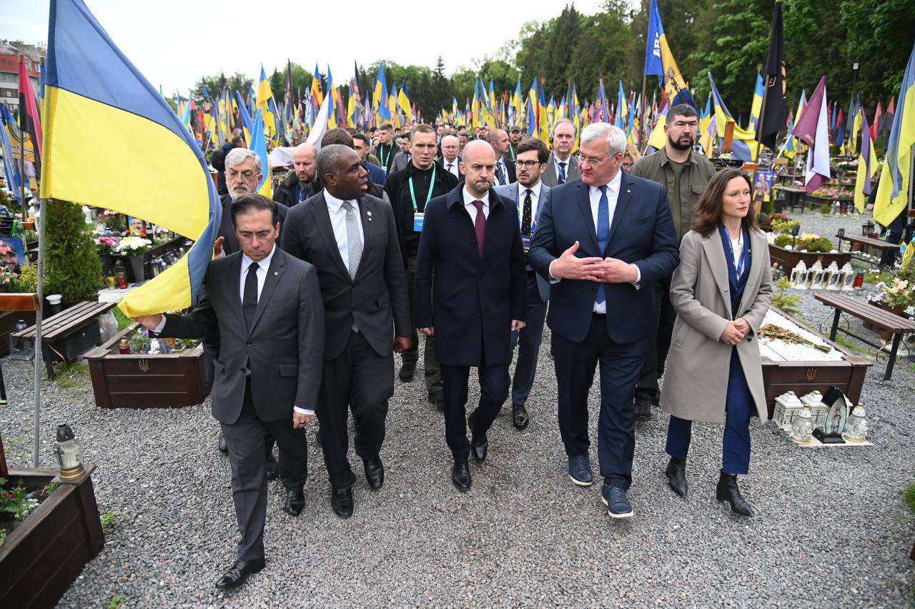 ԵՄ ԱԳ նախարարները այցելել են Լվով և հարգել ուկրաինացի զինվորների հիշատակը