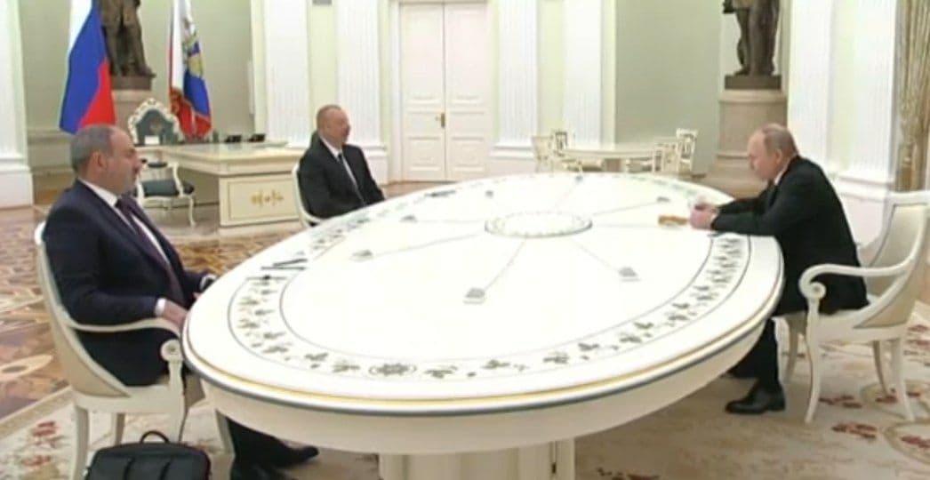 Ինչպես է Պուտինը դիմավորում Փաշինյանին և Ալիևին․ Հայաստանի և Ադրբեջանի ղեկավարները սենյակ են մտել տարբեր մուտքերից (տեսանյութ)