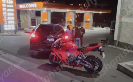 Երևանում մոտոցիկլը բախվել է ավտոմեքենային․ մոտոցիկլավարը եղել է խմած, նա հոսպիտալացվել է
