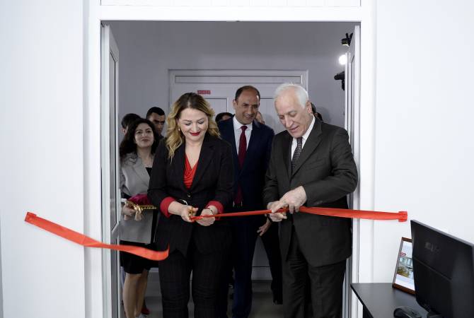 ՀՀ նախագահը ներկա է գտնվել ՀՊՏՀ Գյումրու մասնաճյուղի երեք նոր լսարանների բացմանը