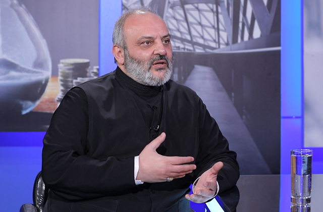 Հովիկ Աղազարյանին պետք է կանչեն ցուցմունք տալու. Սրբազանը հանրահավաքներին փողով մասնակցելու հայտարարության մասին