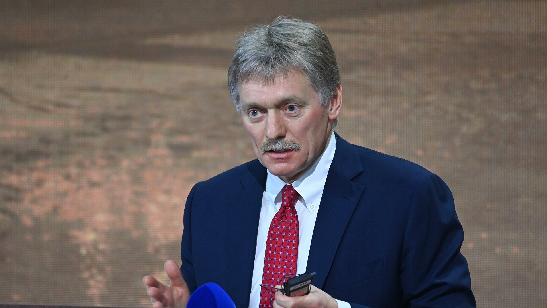 Песков призвал сдержанно относиться к публикациям "заявлений лидеров" в соцсетях