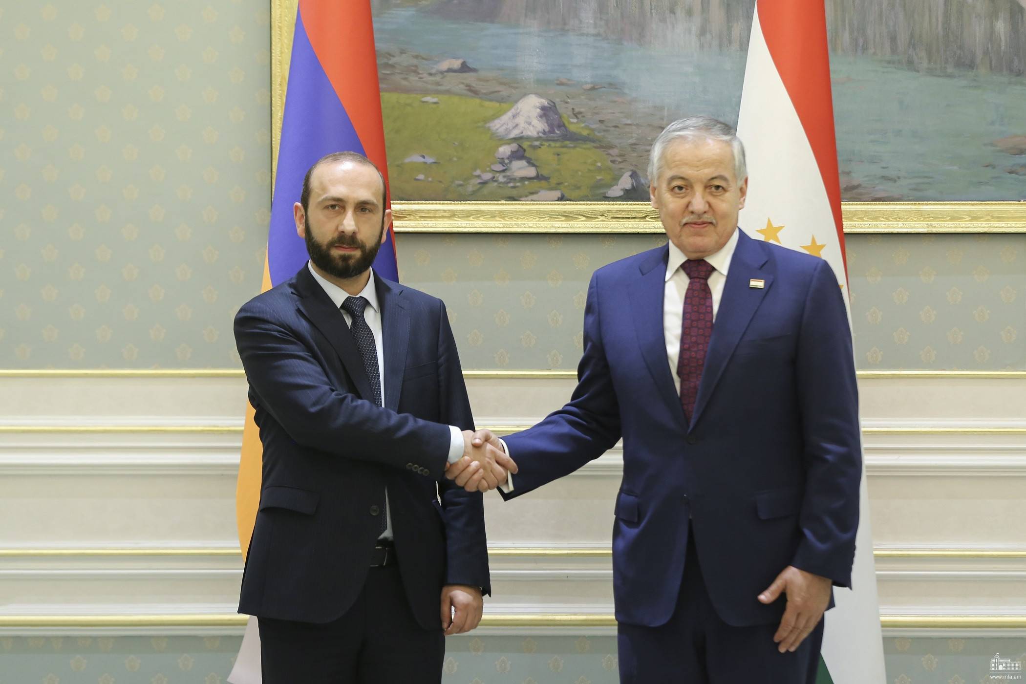 Арарат Мирзоян встретился с министром иностранных дел Таджикистана