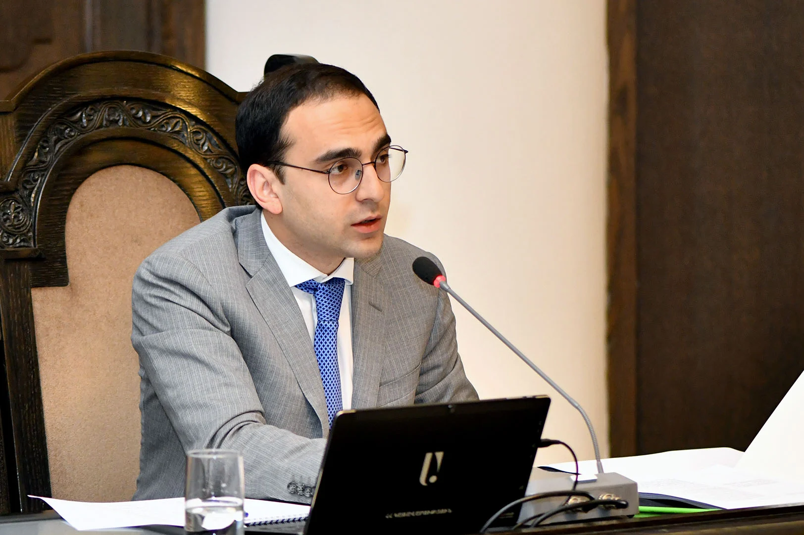 Սեւ ամպեր՝ Տիգրան Ավինյանի գլխի՞ն. նրա դեմ քրեական վարույթ է սկսվել