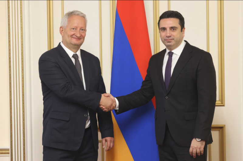ԱԺ նախագահն ու Գերմանիայի դեսպանը քննարկել են անվտանգության իրավիճակը Հարավային Կովկասում