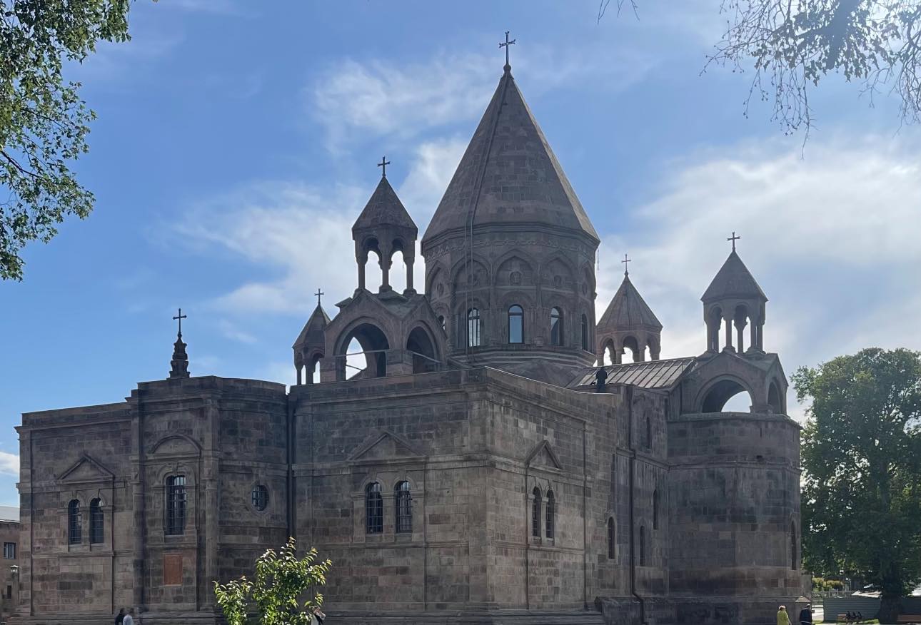 Հորդորում ենք իշխող քաղաքական ուժին դադարեցնել հակաեկեղեցական, անօրինական արշավը. Մայր Աթոռ Սուրբ Էջմիածին