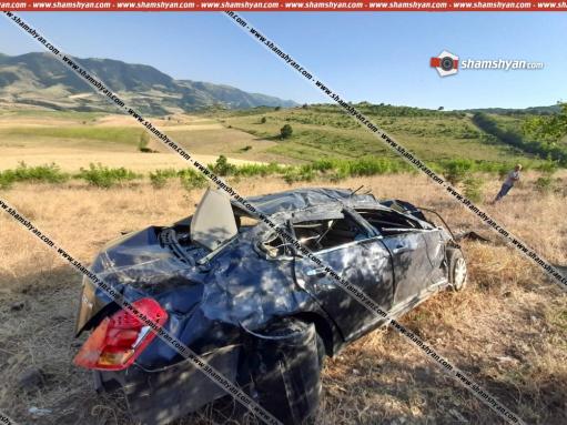 Տավուշում «Nissan Teana»-ն, 200 մ շրջվելով, ընկել է հանդամասը. մեքենան վերածվել է ջարդոնի