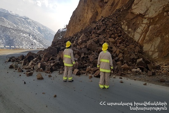 Քարաթափում` Հերհեր գյուղի խաչմերուկում. ճանապարհը դարձել է միակողմանի երթևեկելի