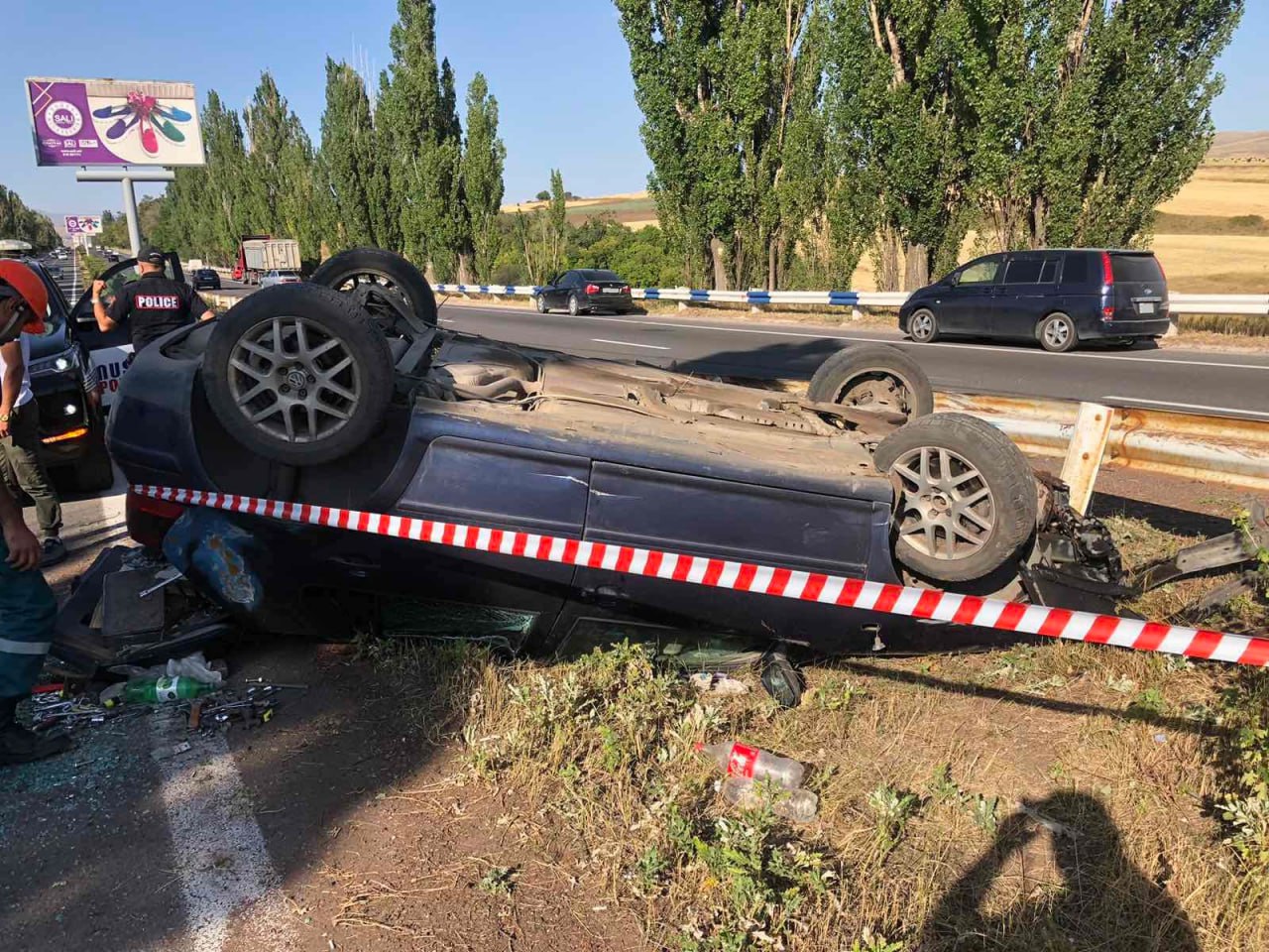 Երևան-Սևան ճանապարհին «Volkswagen Polo»-ն բախվել է ճանապարհի բաժանարար արգելապատնեշին և շրջվել․ կա տուժած