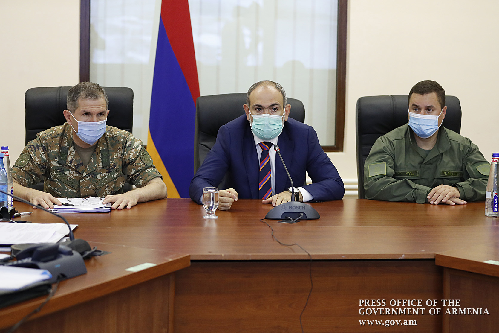 Վարչապետը հանդիպել է ՊՆ և ԶՈՒ ղեկավար կազմին