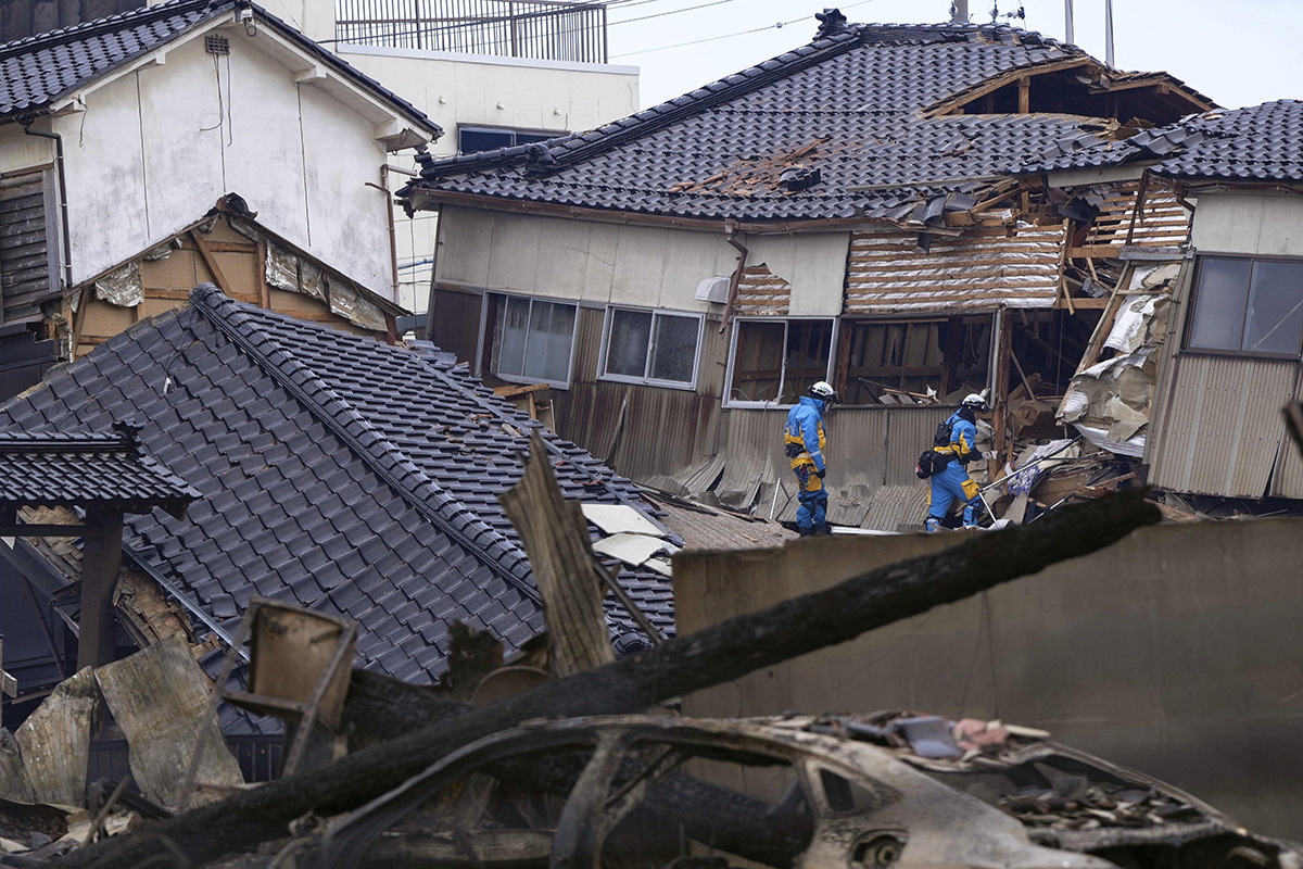 Число жертв землетрясения в Японии возросло до 30
