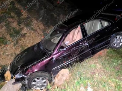 Լոռու մարզում բախվել են «ՎԱԶ 2106»-ն ու «Mercedes»-ը. վերջինը բախվել է քարերին ու հայտնվել ձորակում