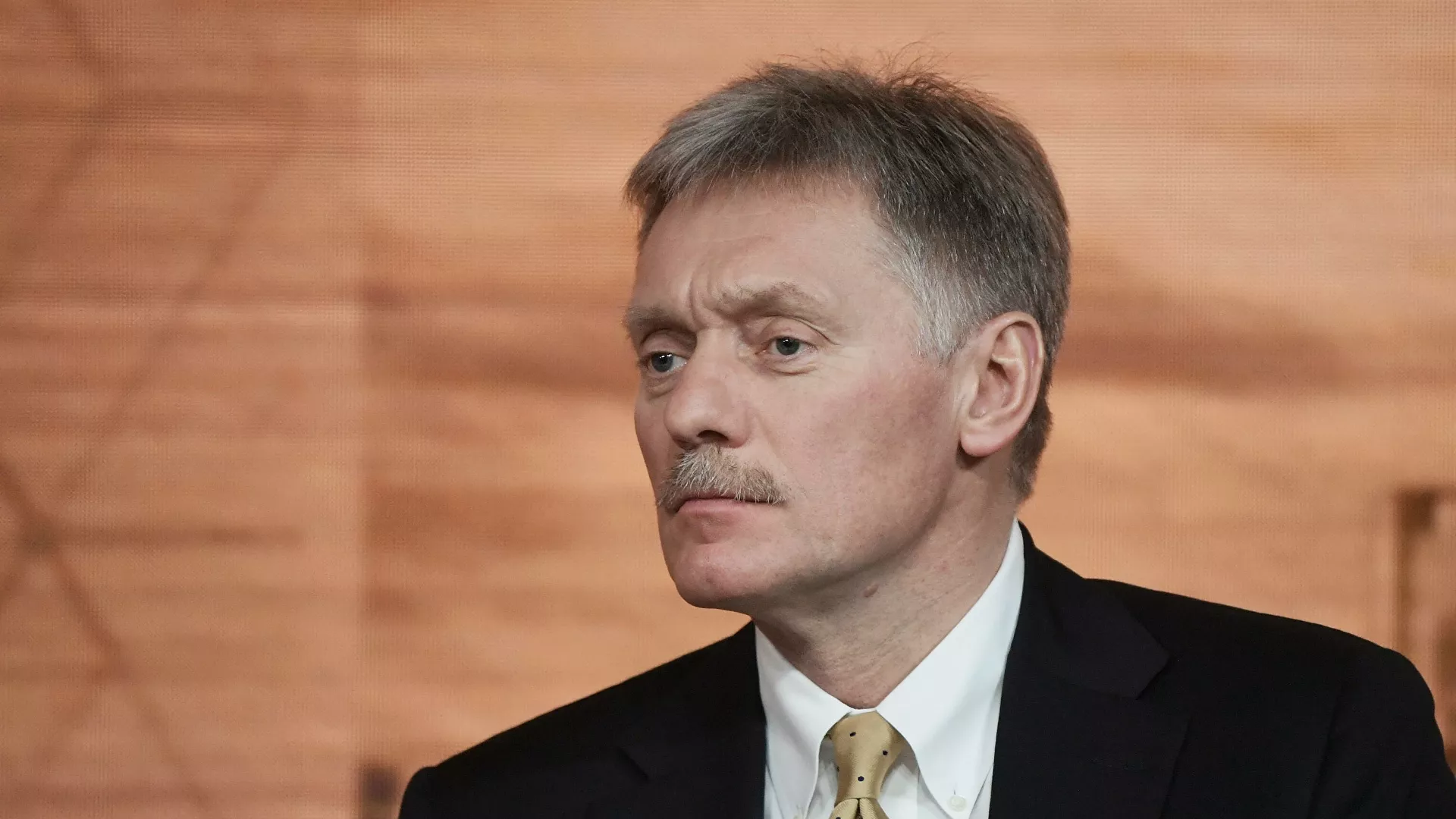 Песков отверг сообщения о планах российских властей убить Зеленского