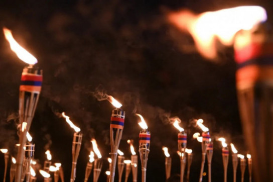 С участием президента в Арцахе прошло факельное шествие в память жертв Геноцида армян в Османской Турции