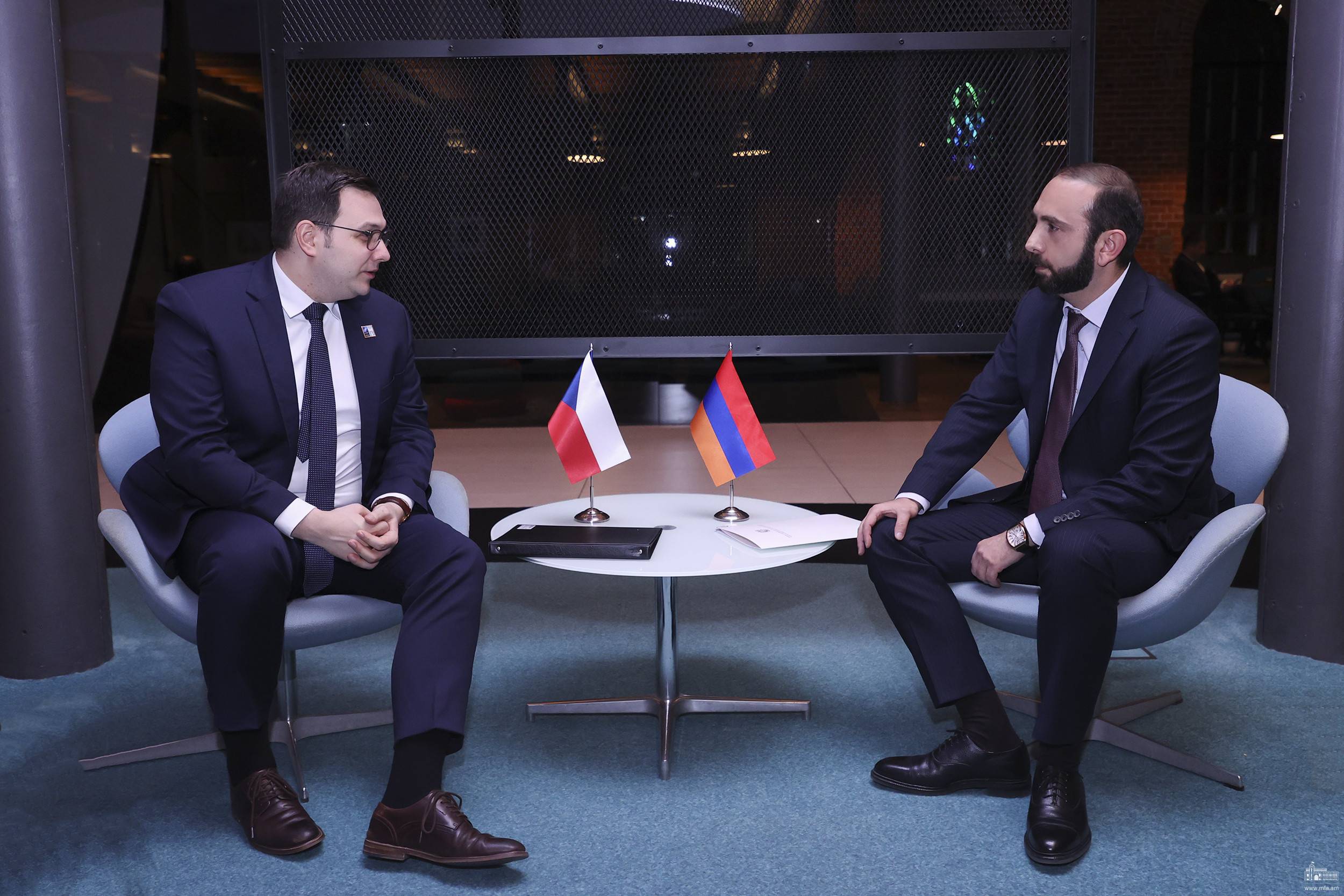 Арарат Мирзоян провел встречу с министром иностранных дел Чехии Яном Липавским
