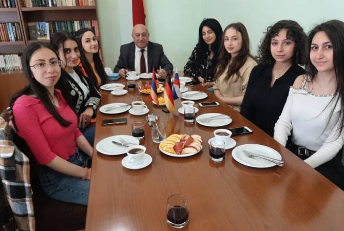Վարչապետի աշխատակազմի ազգային փոքրամասնությունների կրթամշակութային կենտրոնը հյուրընկալել է «Հայաստանում Եվրոպական քոլեջ» հիմնադրամի ուսանողներին