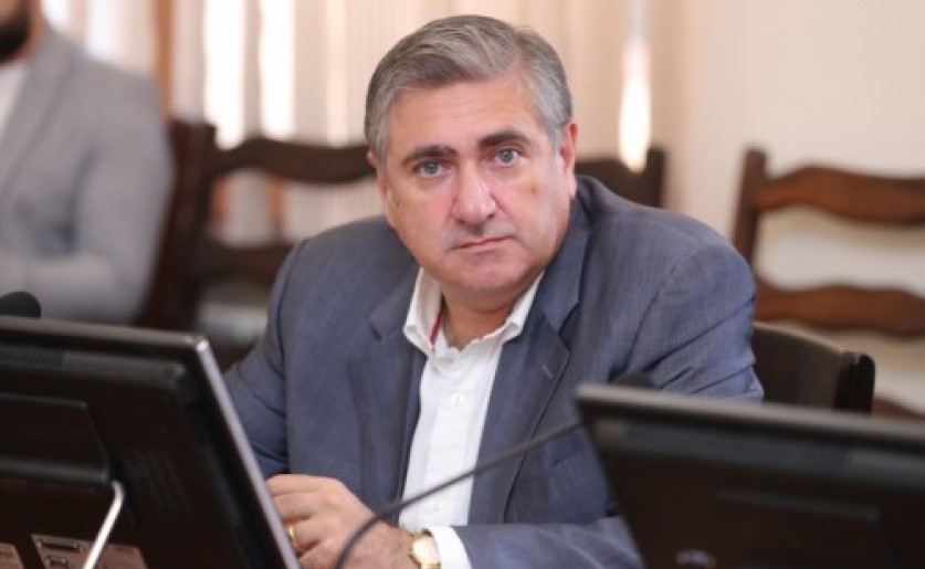 Էս զբոսաշրջիկների աճը որ նվազում է՝ իրակա՞ն էին, թե՞ ժամանակավոր աշխատողներ էին. Խաչատրյանը՝ նախարարին